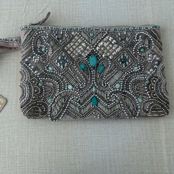 NWT Beautiful beaded evening clutch / wristlet in silver & turquoise - Picture 5 of 13